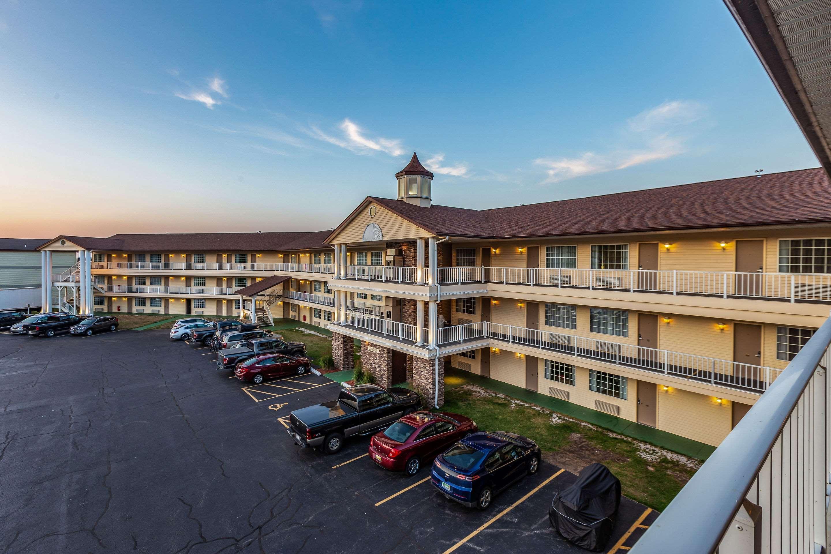 Quality Inn Lakefront Saint Ignace Exterior photo